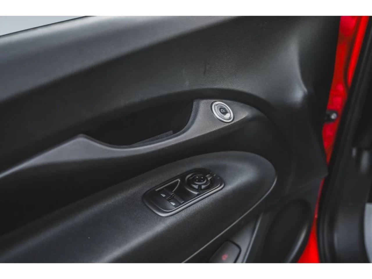 2026 Fiat 500E Pop FWD EV TOUT RABAIS INCLUS (PAVE + ROULEZ VERT) Image principale