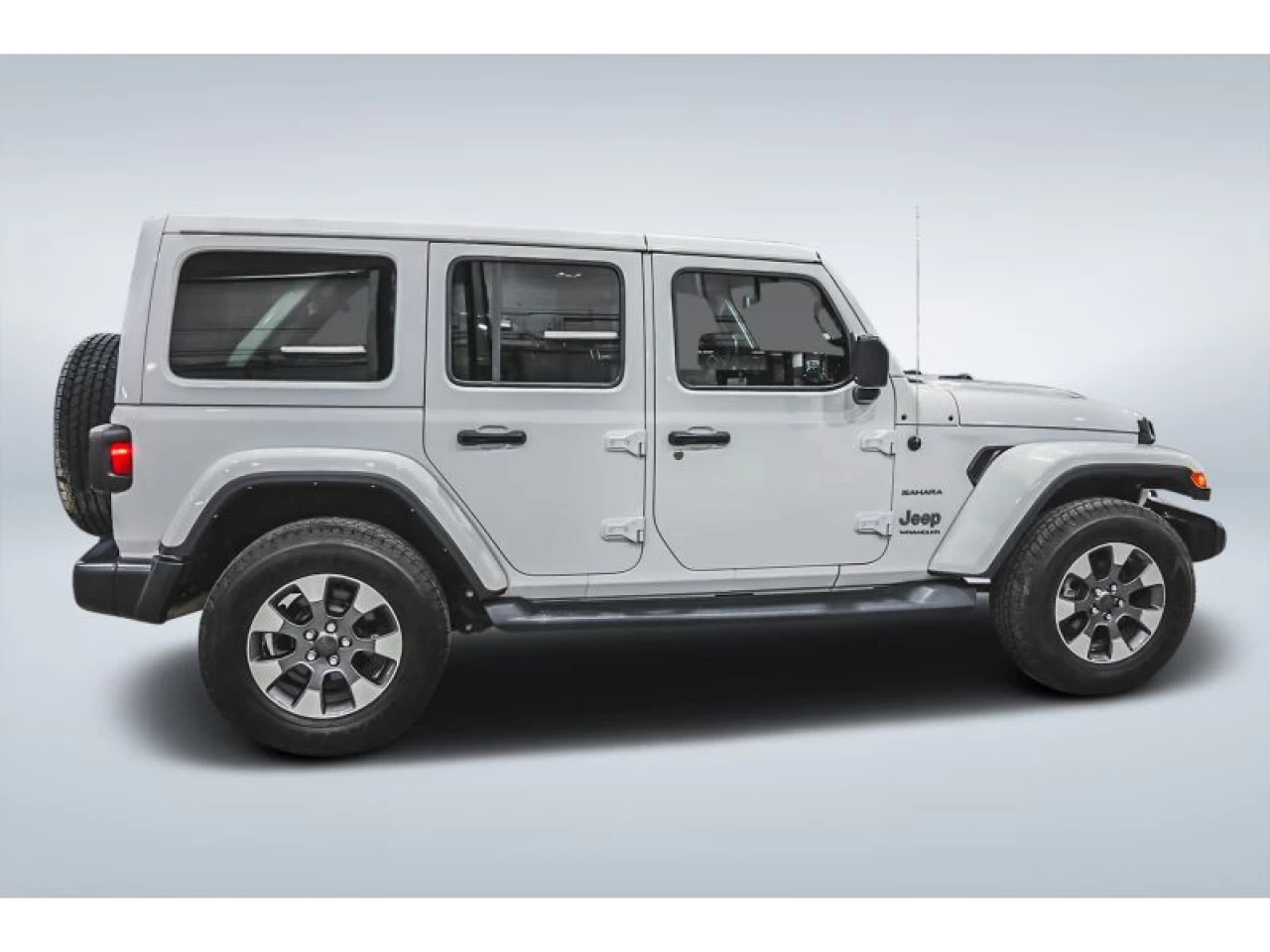 2023 Jeep Wrangler Sahara 4 Door 4x4 GROUPE REMORQUAGE Image principale