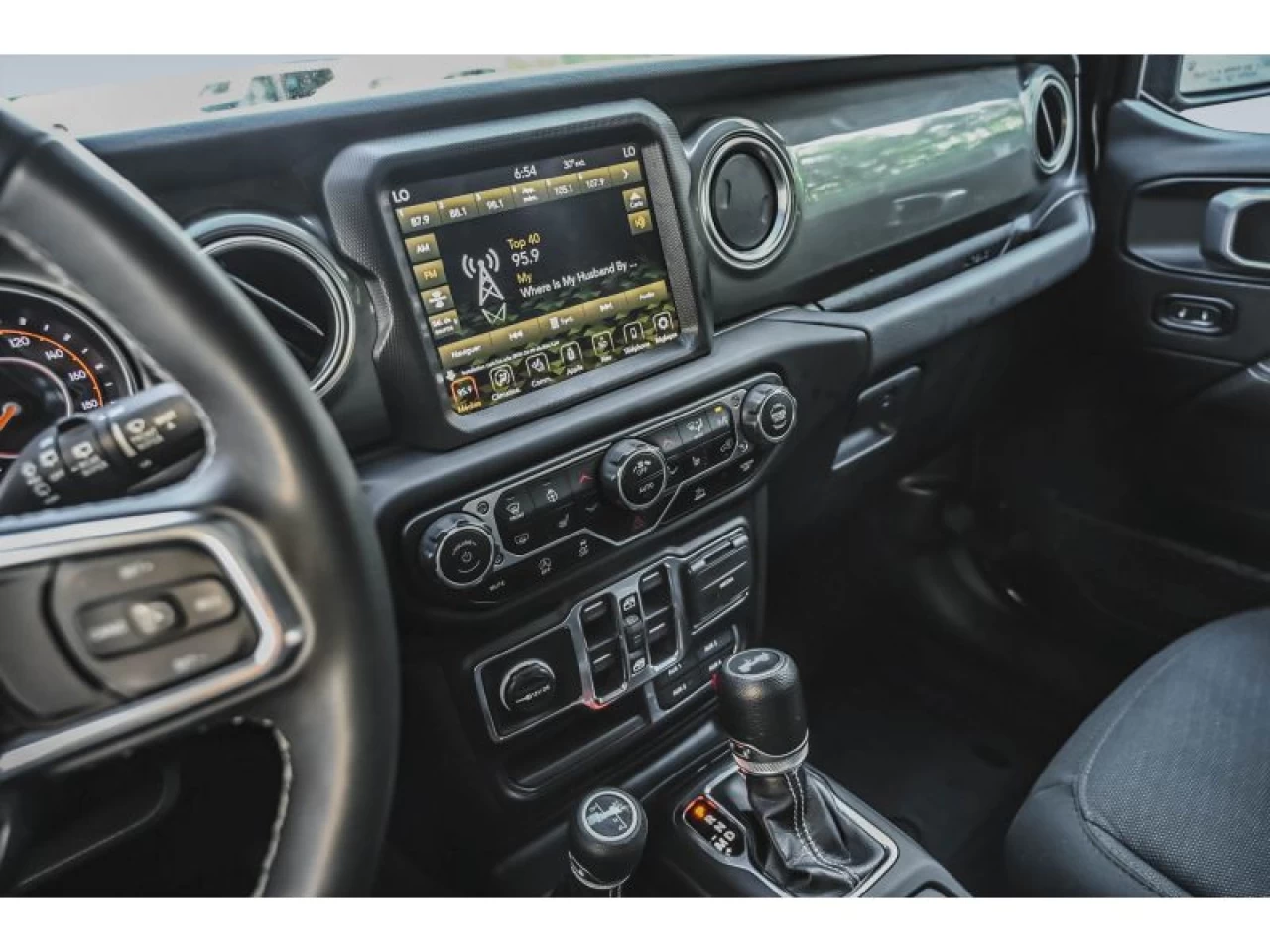 2023 Jeep Wrangler Sahara 4X4 V6 Image principale