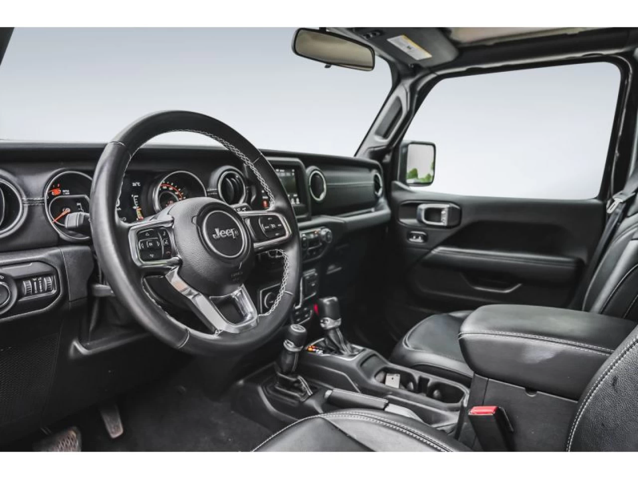 2021 Jeep Wrangler Unlimited Sahara CUIR 2 TOITS SYSTEME ALPINE Image principale