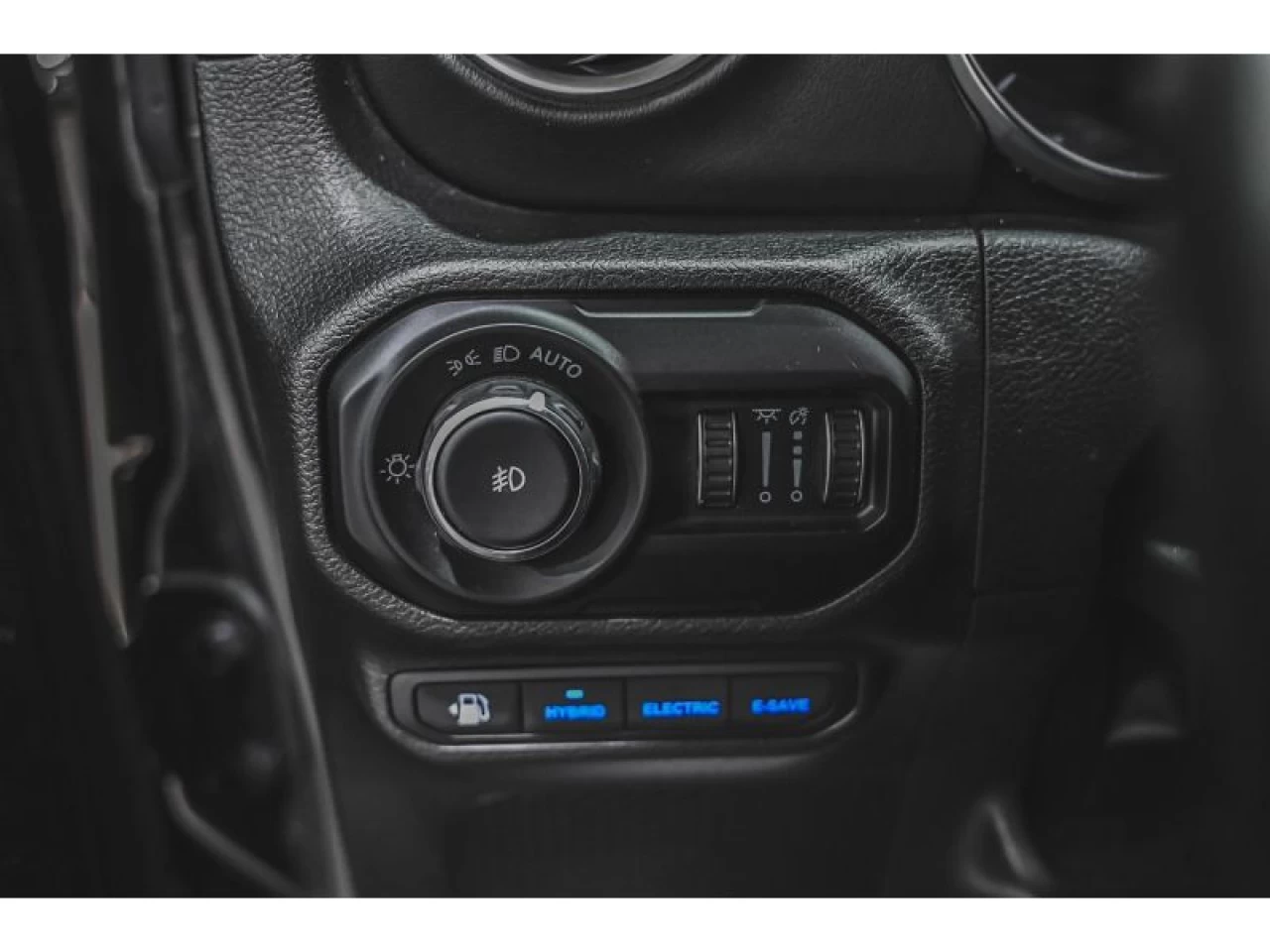 2022 Jeep Wrangler 4XE Unlimited Sahara 4x4 CUIR 2 TOITS Image principale