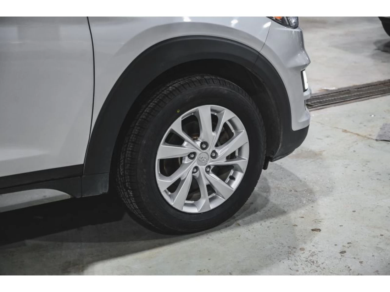 2019 Hyundai Tucson Essential AWD w/Safety Package Main Image