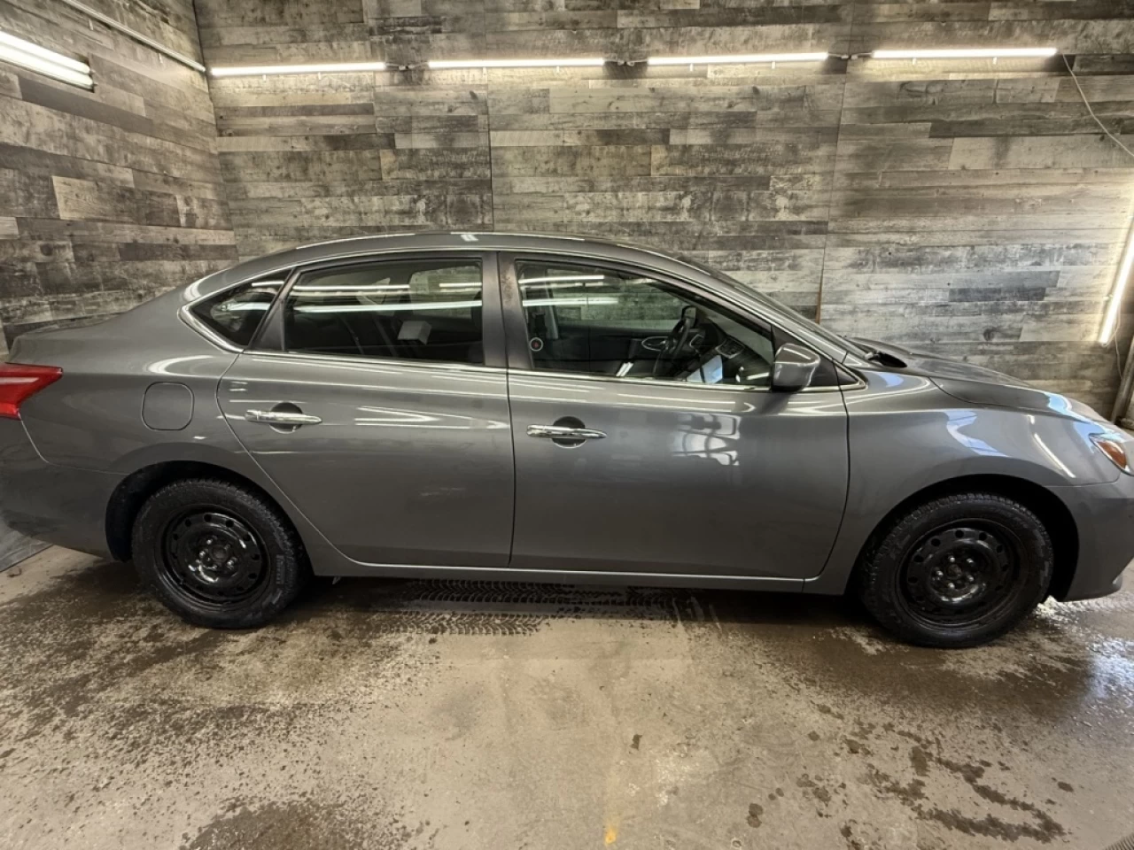 2017 Nissan Sentra SV Image principale