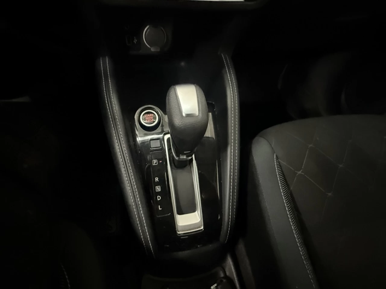 2019 Nissan Kicks SV Bluetooth sieges chauffant commande au volant** Image principale