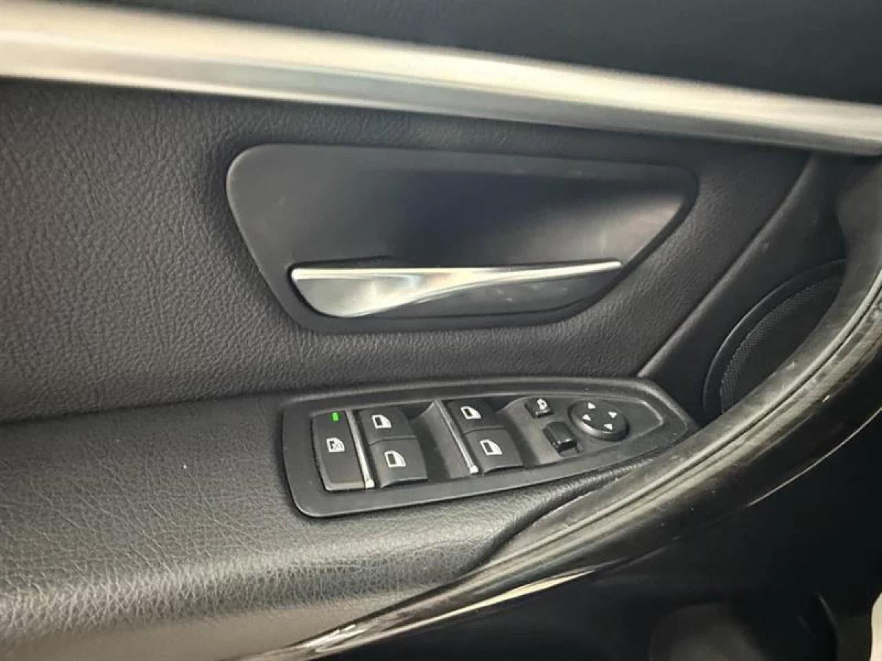 2018 BMW 3 Series 330i xDrive MSPORT CUIR TOIT NAV ** APPROUVÉ À 99. Main Image