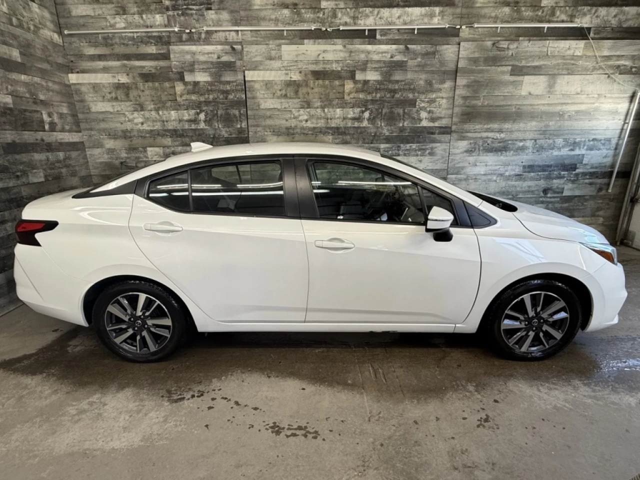 2021 Nissan Versa SV AUTO BLUETOOTH MAGS **APPROUVÉ À 99.9%** Main Image