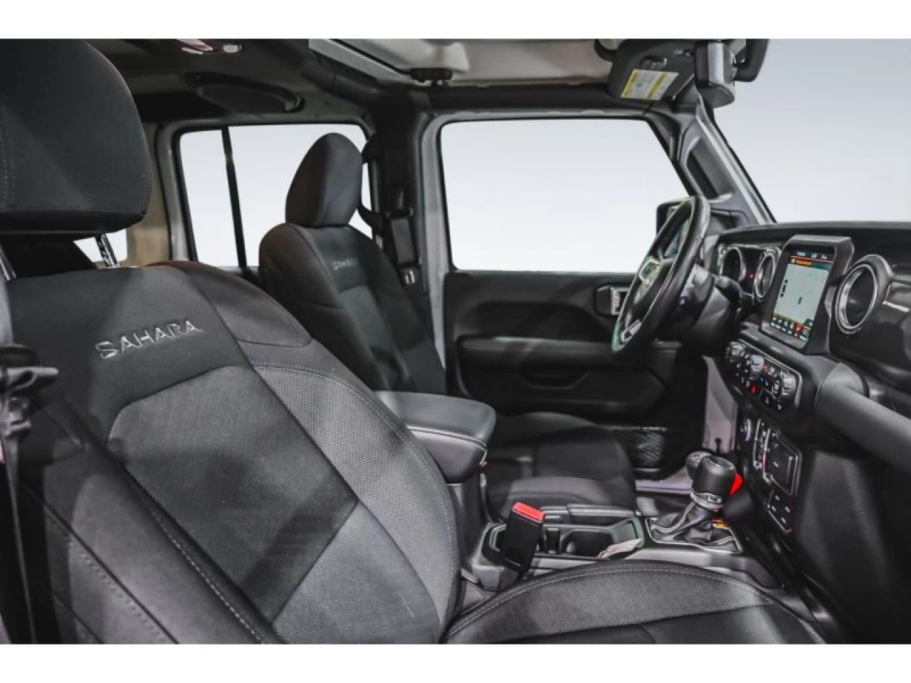 2023 Jeep Wrangler Sahara 4 Door 4x4 GROUPE REMORQUAGE Image principale
