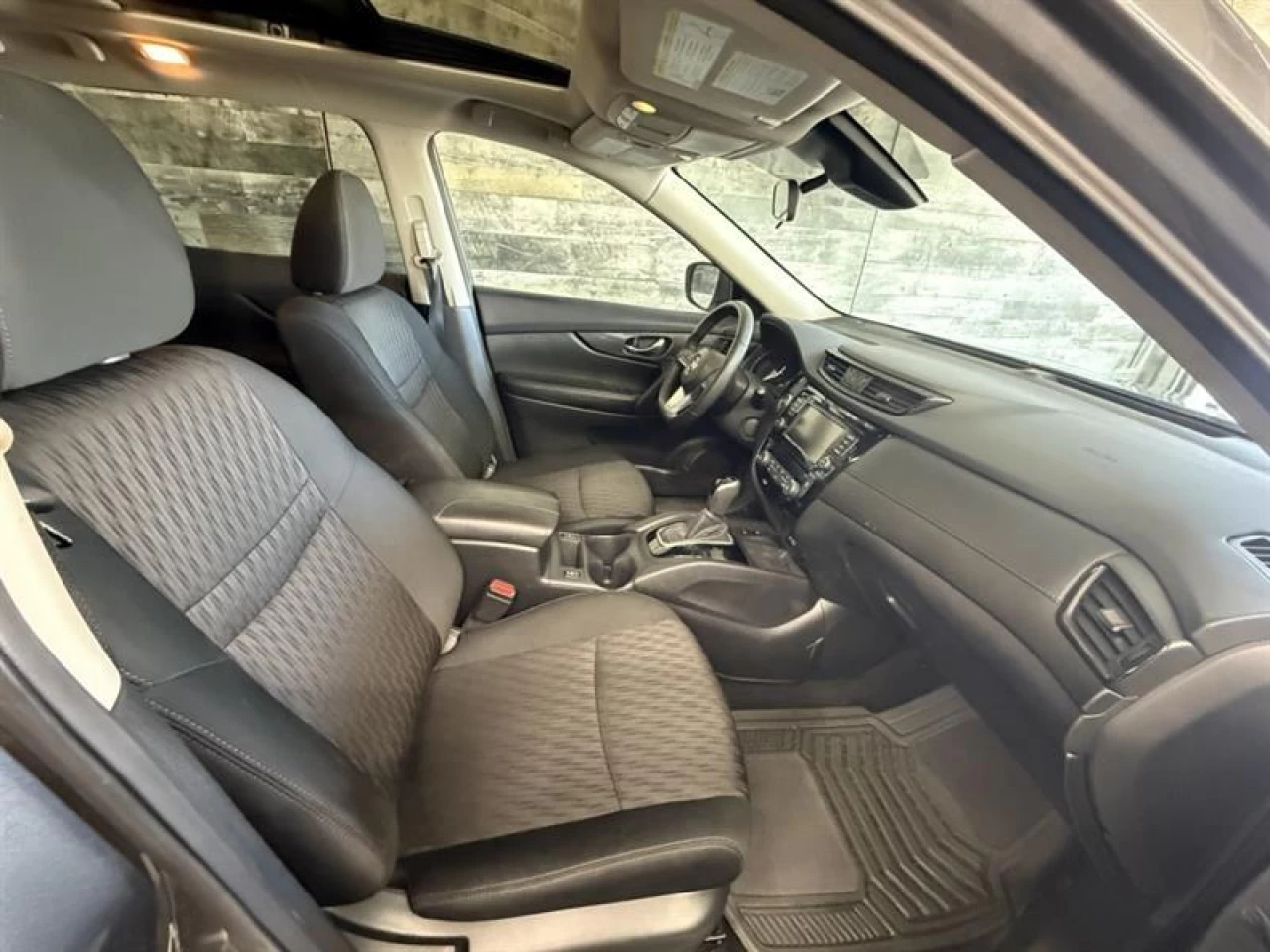 2020 Nissan Rogue SV AWD TOIT NAV ** APPROUVÉ À 99.9% ** Main Image
