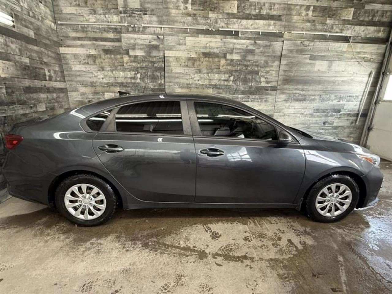 2020 Kia Forte LX Sieges chauffant Bluetooth **ApprouvÉe 99,9%** Main Image