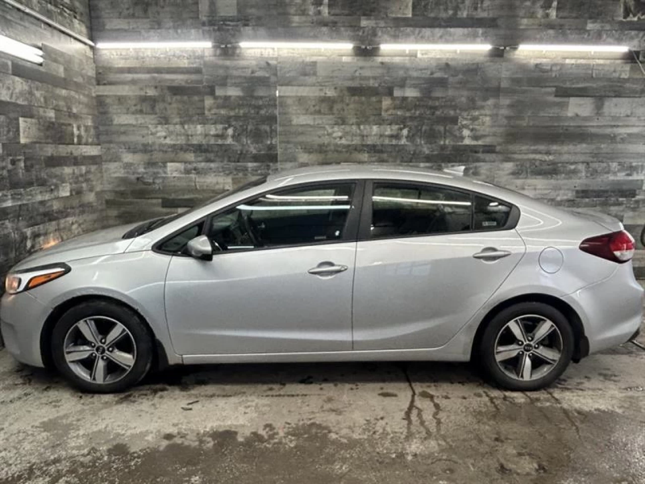 2018 Kia Forte Auto Cam de Recul S. Chauffant ** APPROUVÉE 99.9% Main Image
