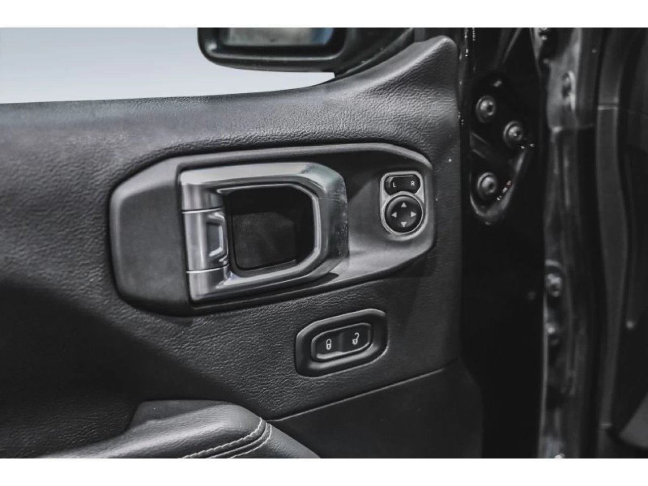 2022 Jeep Wrangler 4XE Unlimited Sahara 4x4 CUIR 2 TOITS Image principale