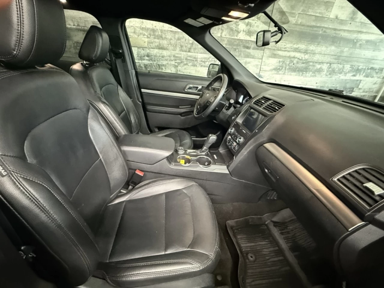 2018 Ford Explorer XLT Awd Toit Cuir bluetooth **ApprouvÉe 99,9%** Main Image