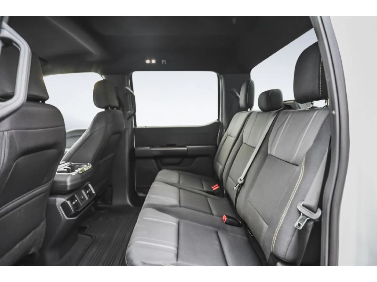 2025 Ford F150 STX 4WD SuperCrew 5.5' Box V6 ECOBOOST Image principale