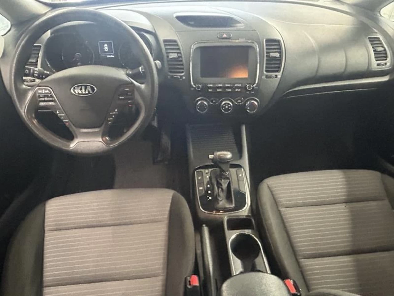 2018 Kia Forte Auto Cam de Recul S. Chauffant ** APPROUVÉE 99.9% Main Image