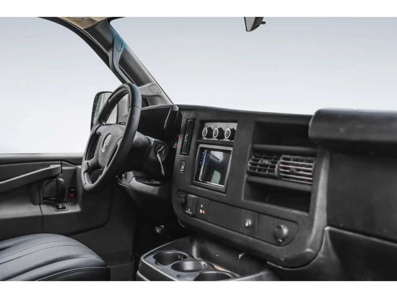 2017 GMC Savana RWD 2500 135" Image principale