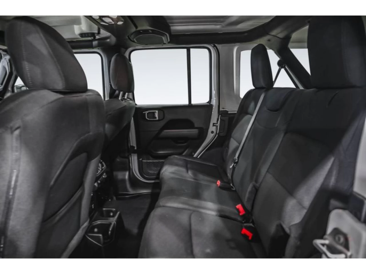 2023 Jeep Wrangler Sahara 4 Door 4x4 GROUPE REMORQUAGE Image principale
