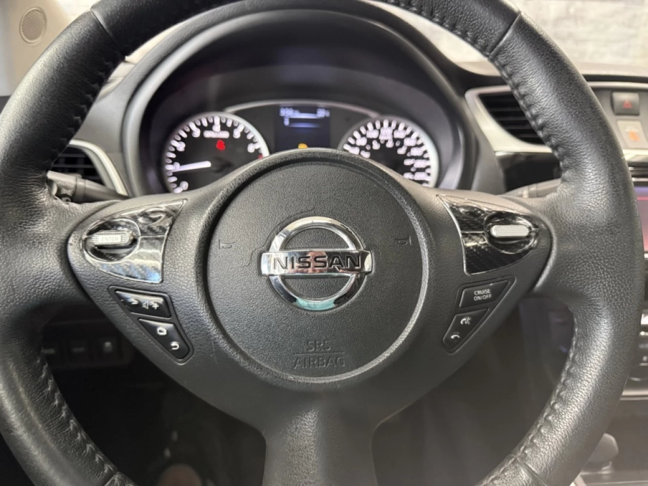 2018 Nissan Sentra SV AUTO TOIT CAM DE RECUL **APPROUVÉ À 99.9%** Main Image