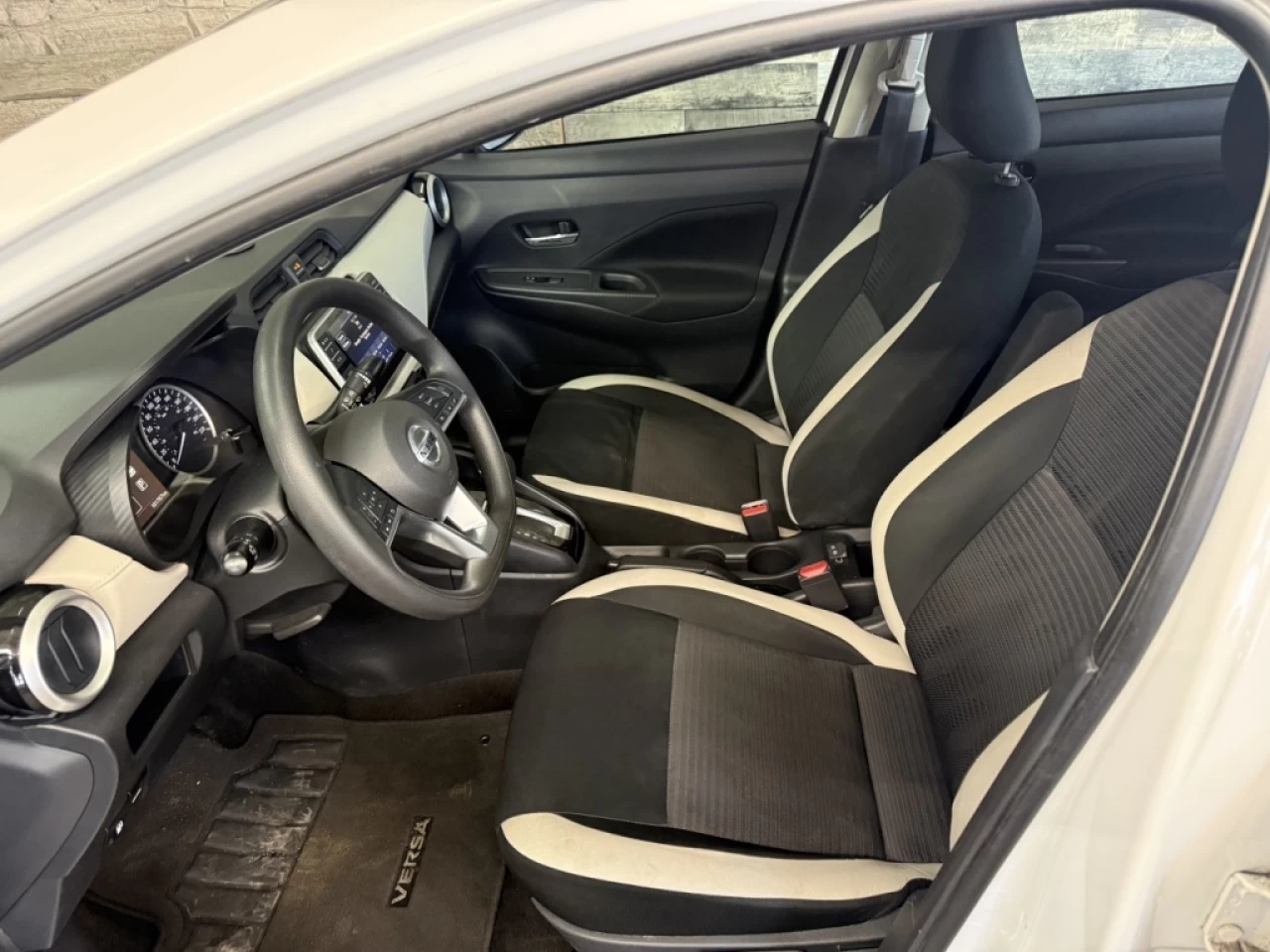 2021 Nissan Versa SV AUTO BLUETOOTH MAGS **APPROUVÉ À 99.9%** Main Image