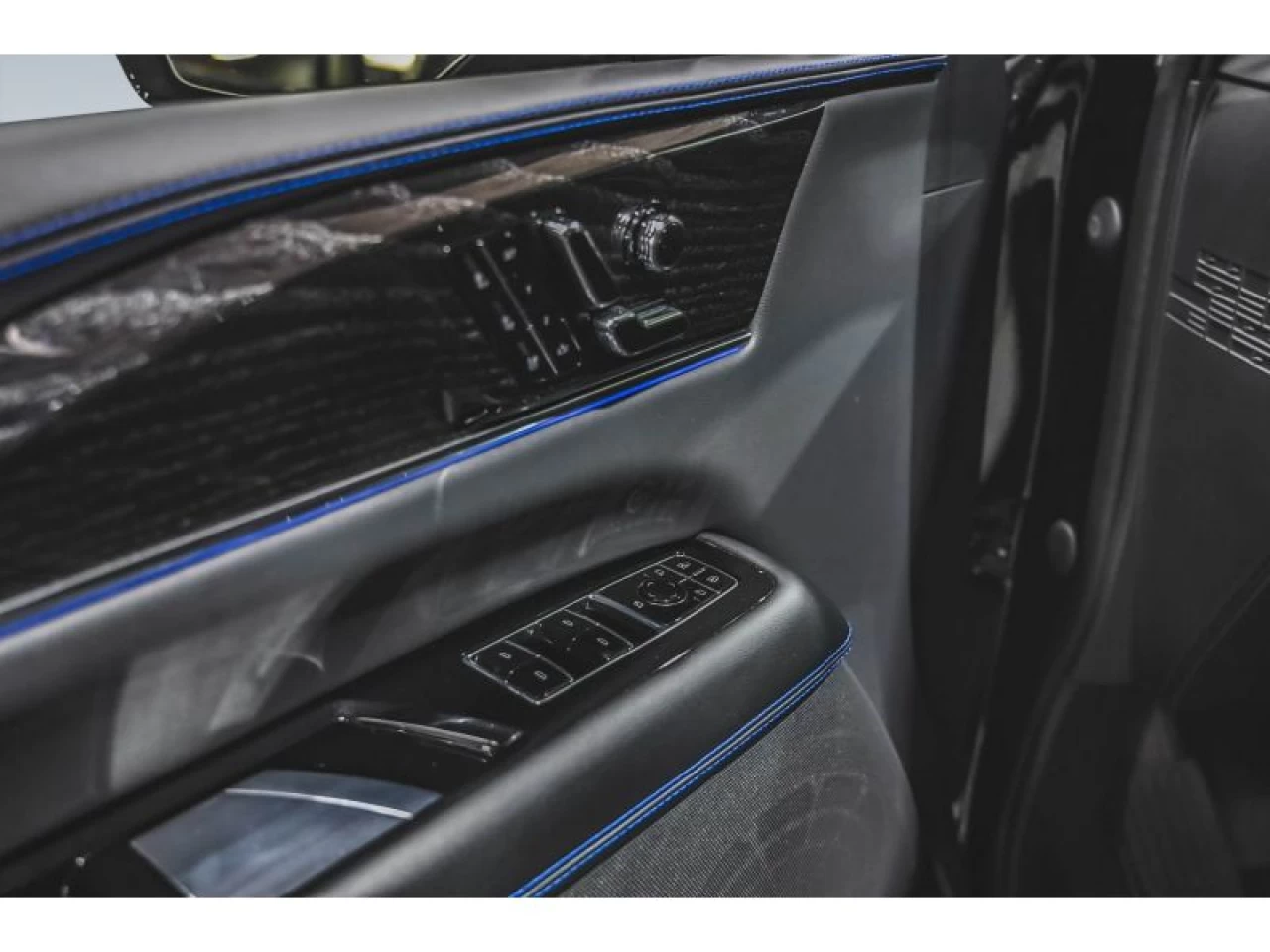 2025 Cadillac Escalade AWD 4dr Luxury 1 BLACK EDITION Image principale
