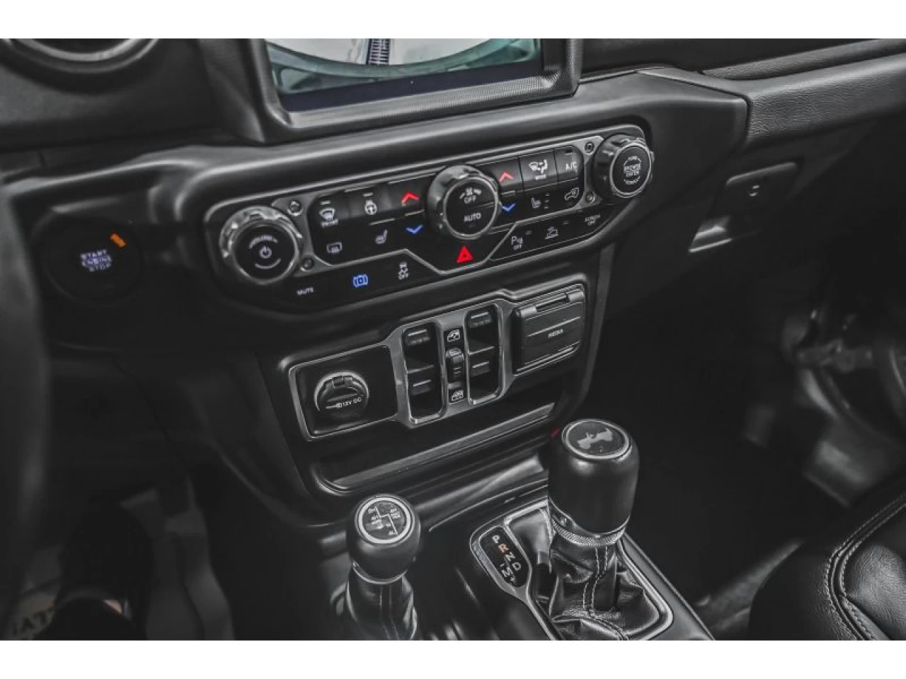 2022 Jeep Wrangler 4XE Unlimited Sahara 4x4 CUIR 2 TOITS Image principale