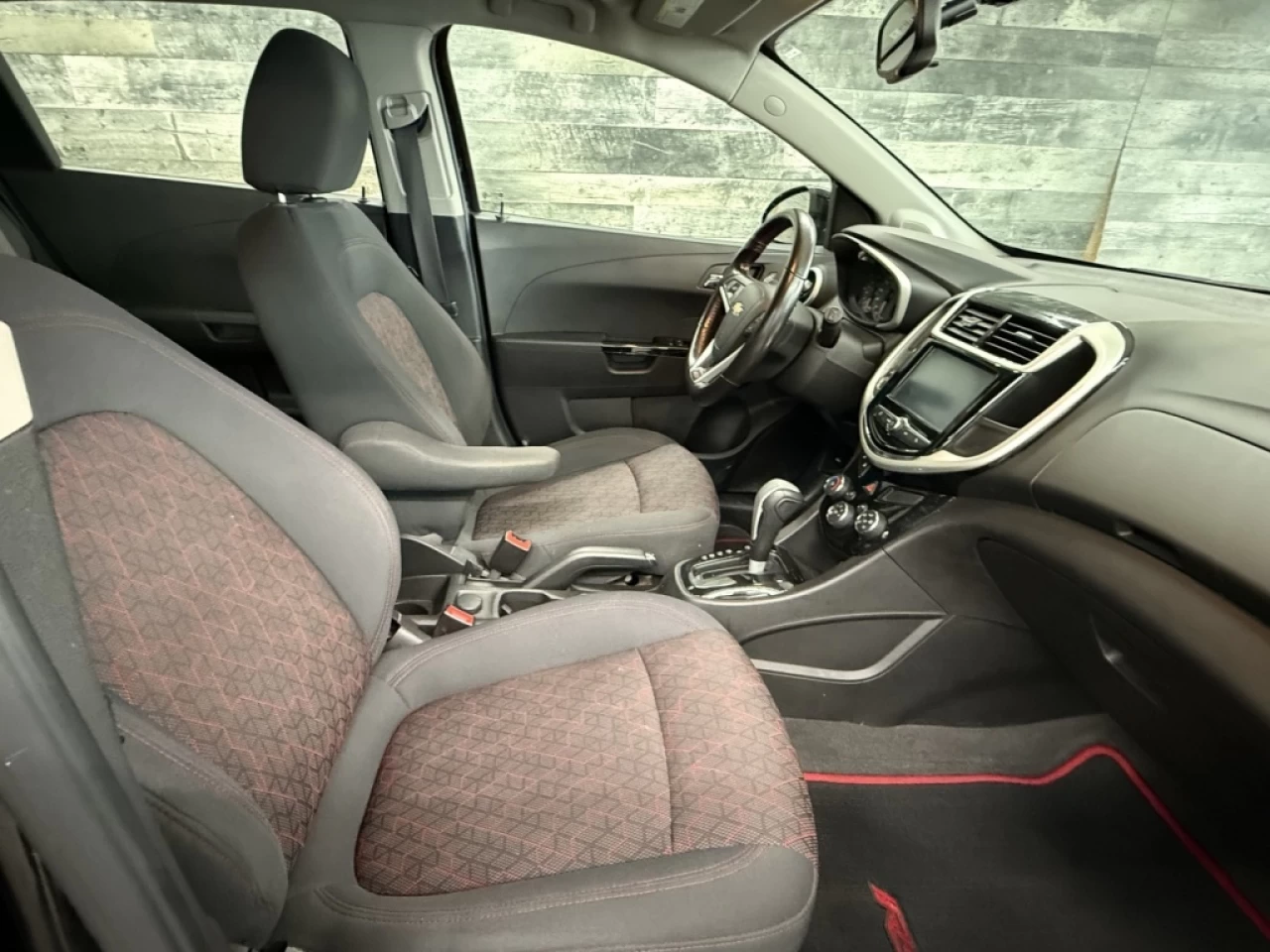 2017 Chevrolet Sonic LT Toit Cam de recul **ApprouvÉ À 99.9%** Image principale