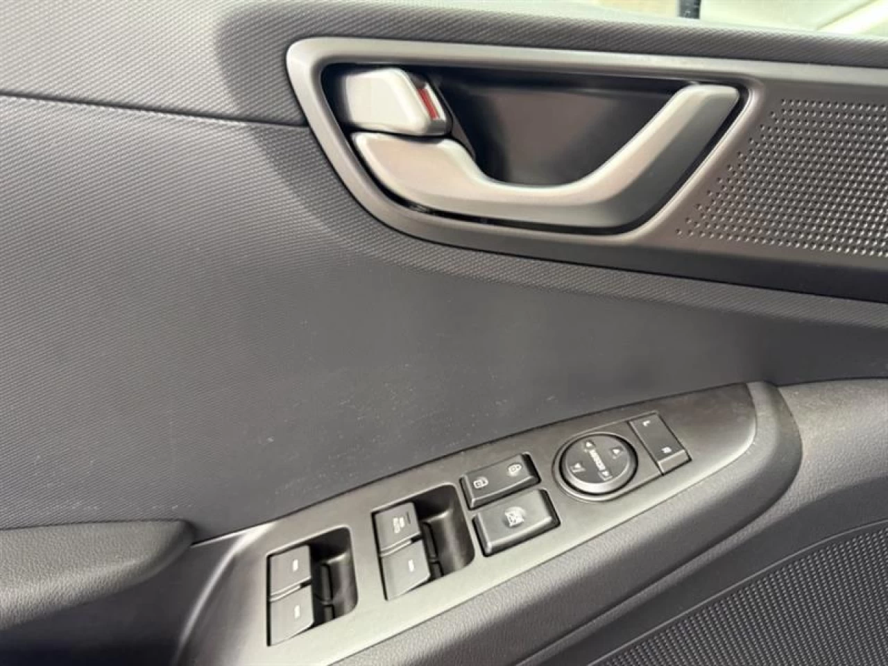 2020 Hyundai Ioniq hybride rechargeable PrivilÉgiÉ HYBRID PLUG-IN NAV ** APPROUVÉ À 99.9% Main Image