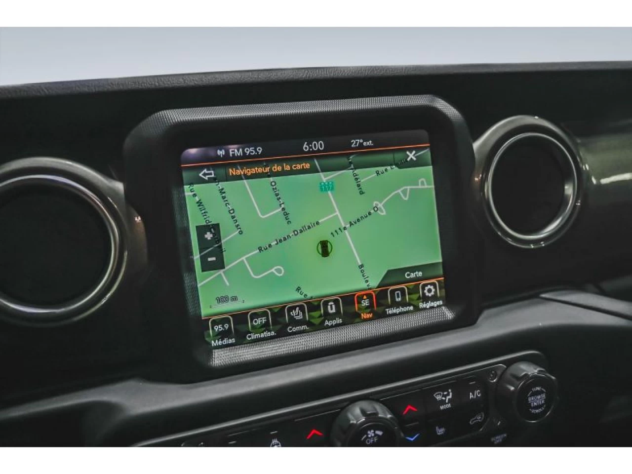 2023 Jeep Wrangler Sahara 4 Door 4x4 GROUPE REMORQUAGE Image principale