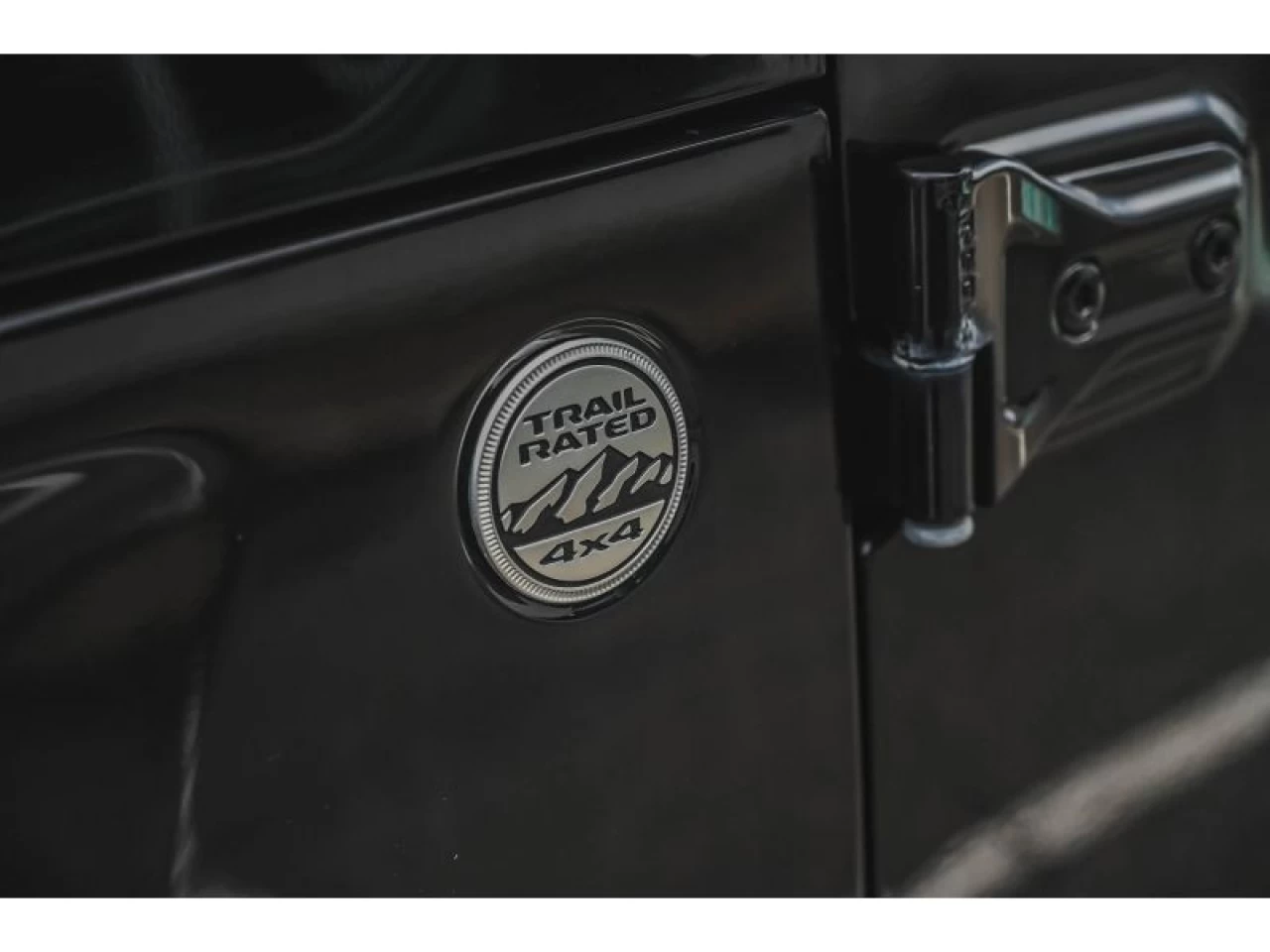 2021 Jeep Wrangler Unlimited Sahara CUIR 2 TOITS SYSTEME ALPINE Image principale