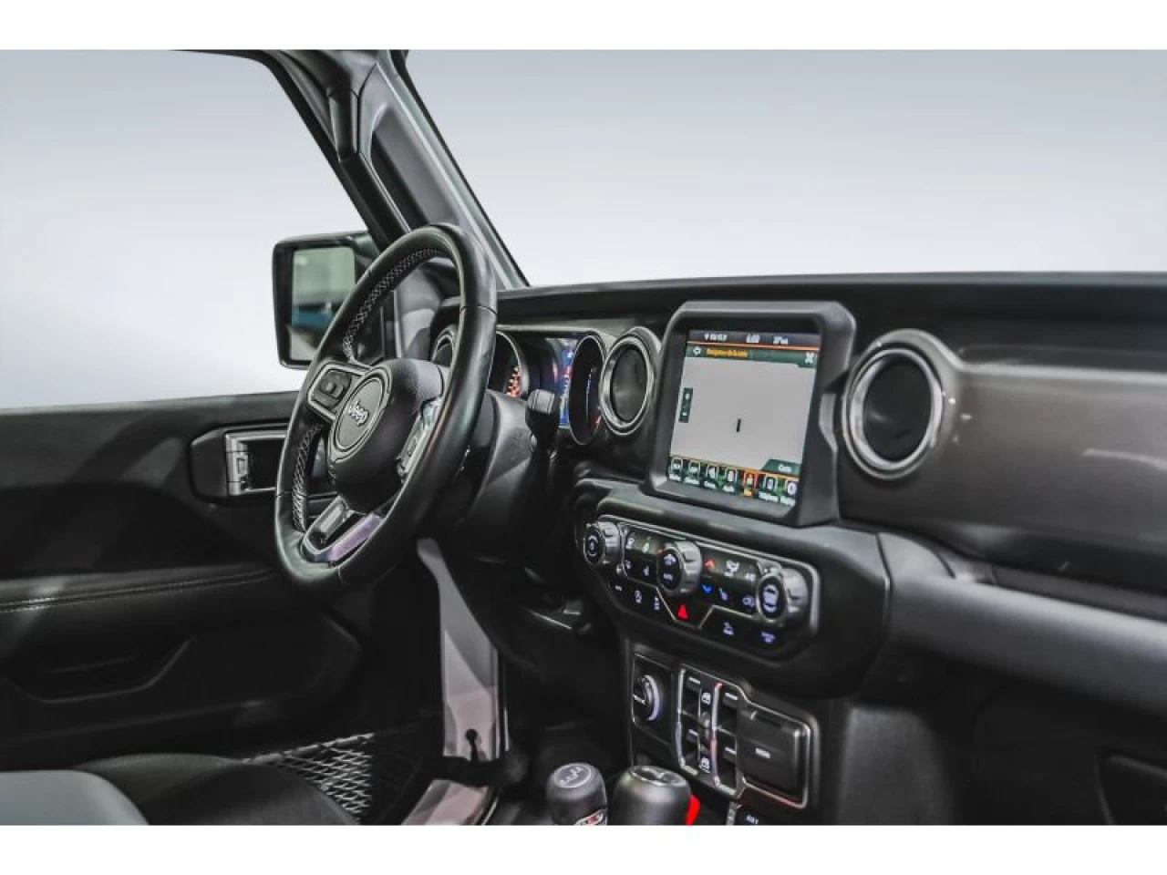 2023 Jeep Wrangler Sahara 4 Door 4x4 GROUPE REMORQUAGE Image principale