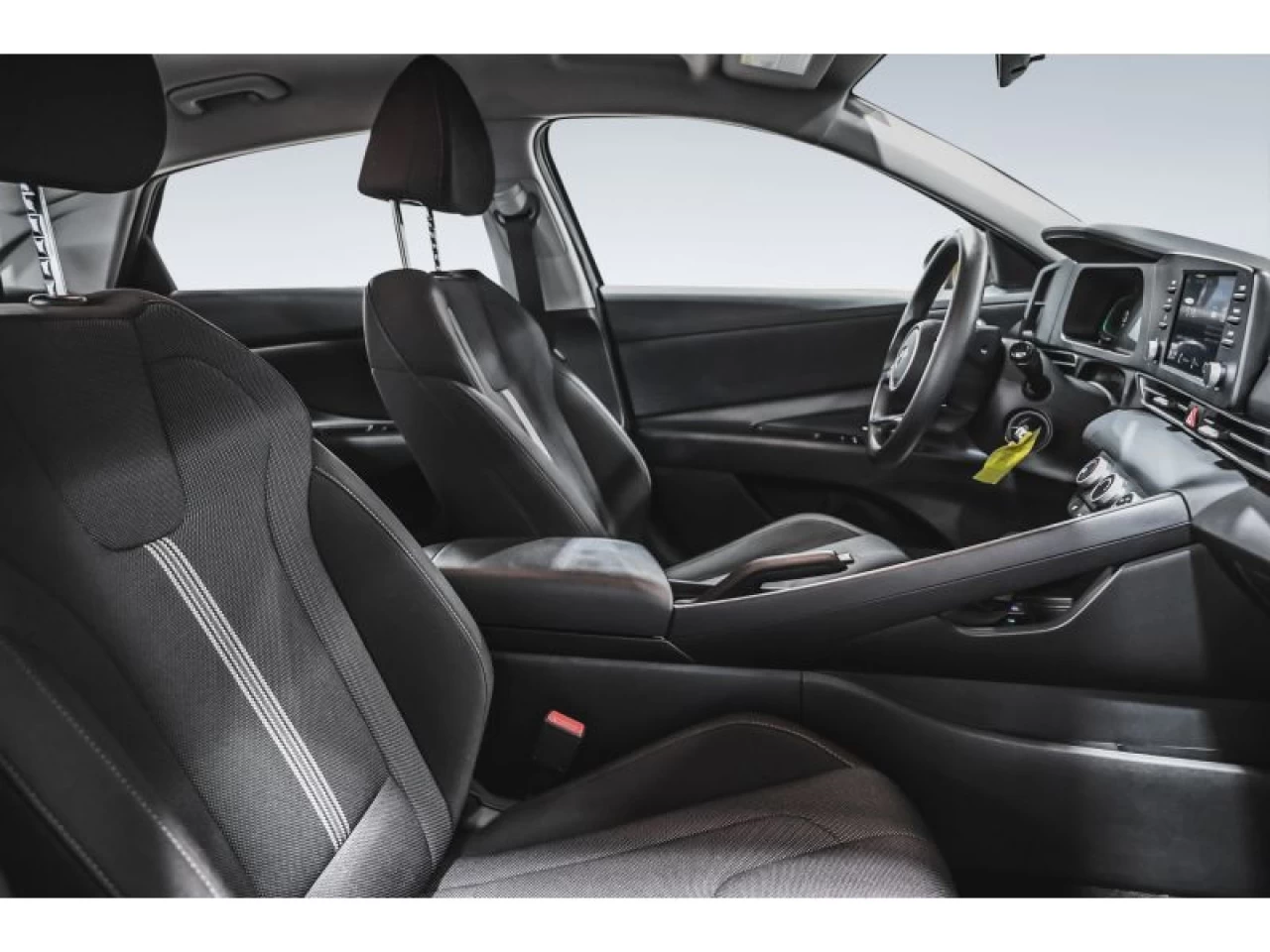 2025 Hyundai Elantra Essential IVT Image principale