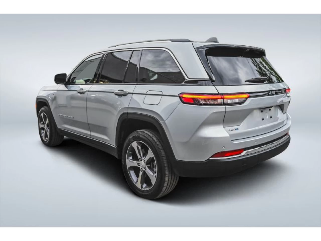 2022 Jeep Grand Cherokee 4xe 4x4 LUXURY REAR SEAT VIDEO PASSENGER SCREEN Image principale