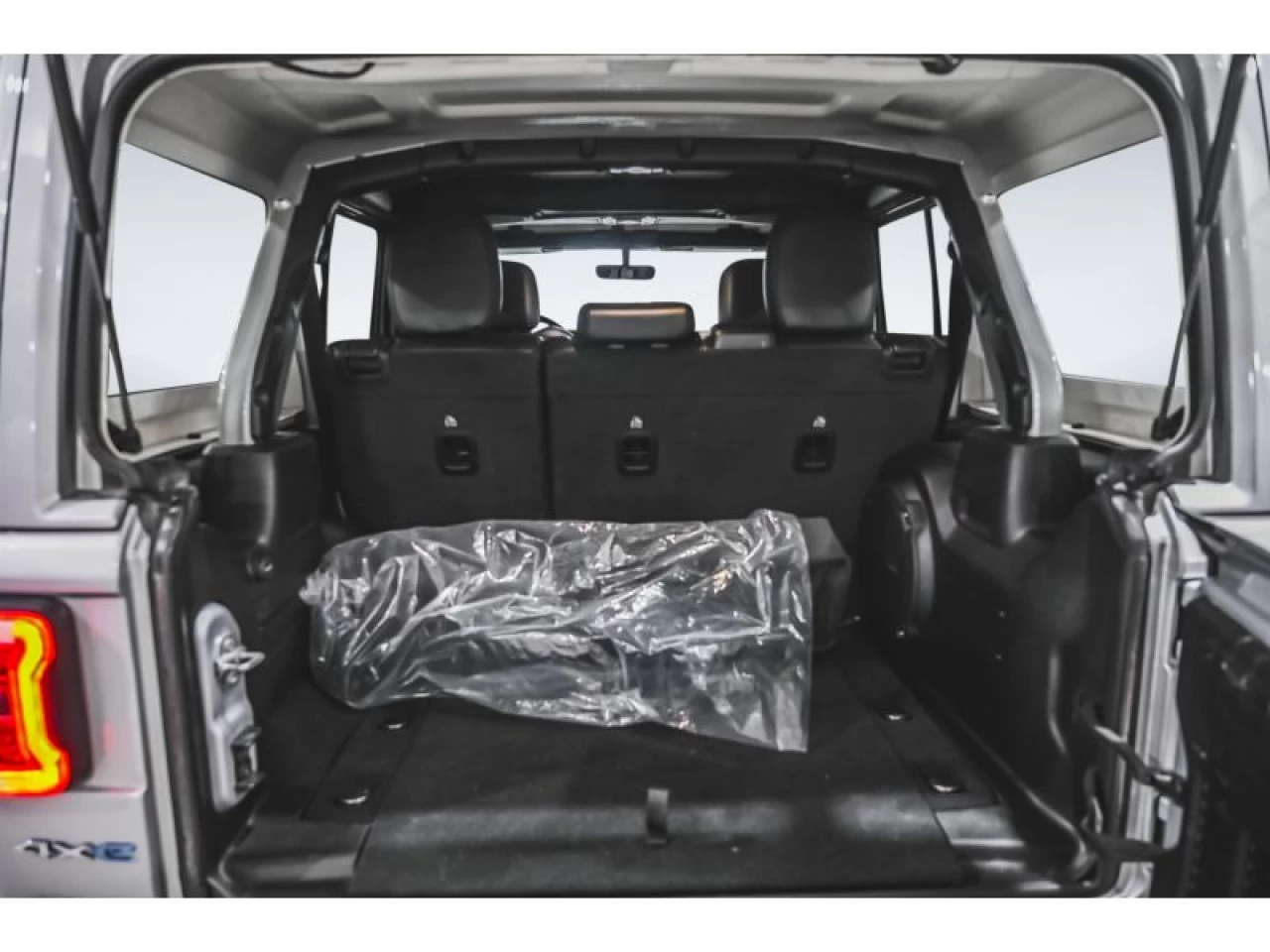 2023 Jeep Wrangler 4XE Sahara 4X4 COLD WEATHER GROUP Image principale