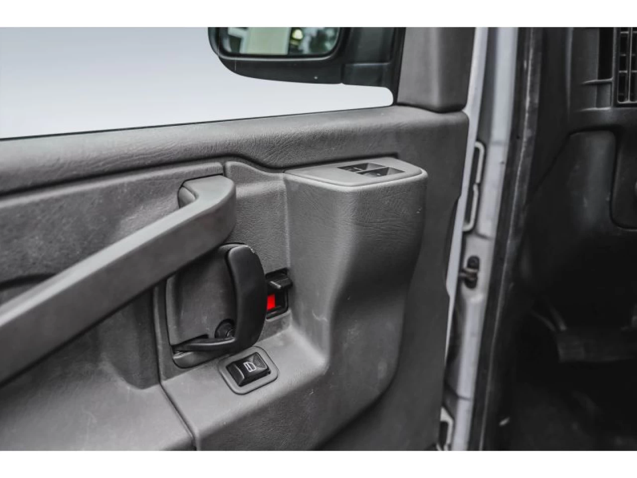 2017 GMC Savana RWD 2500 135" Image principale
