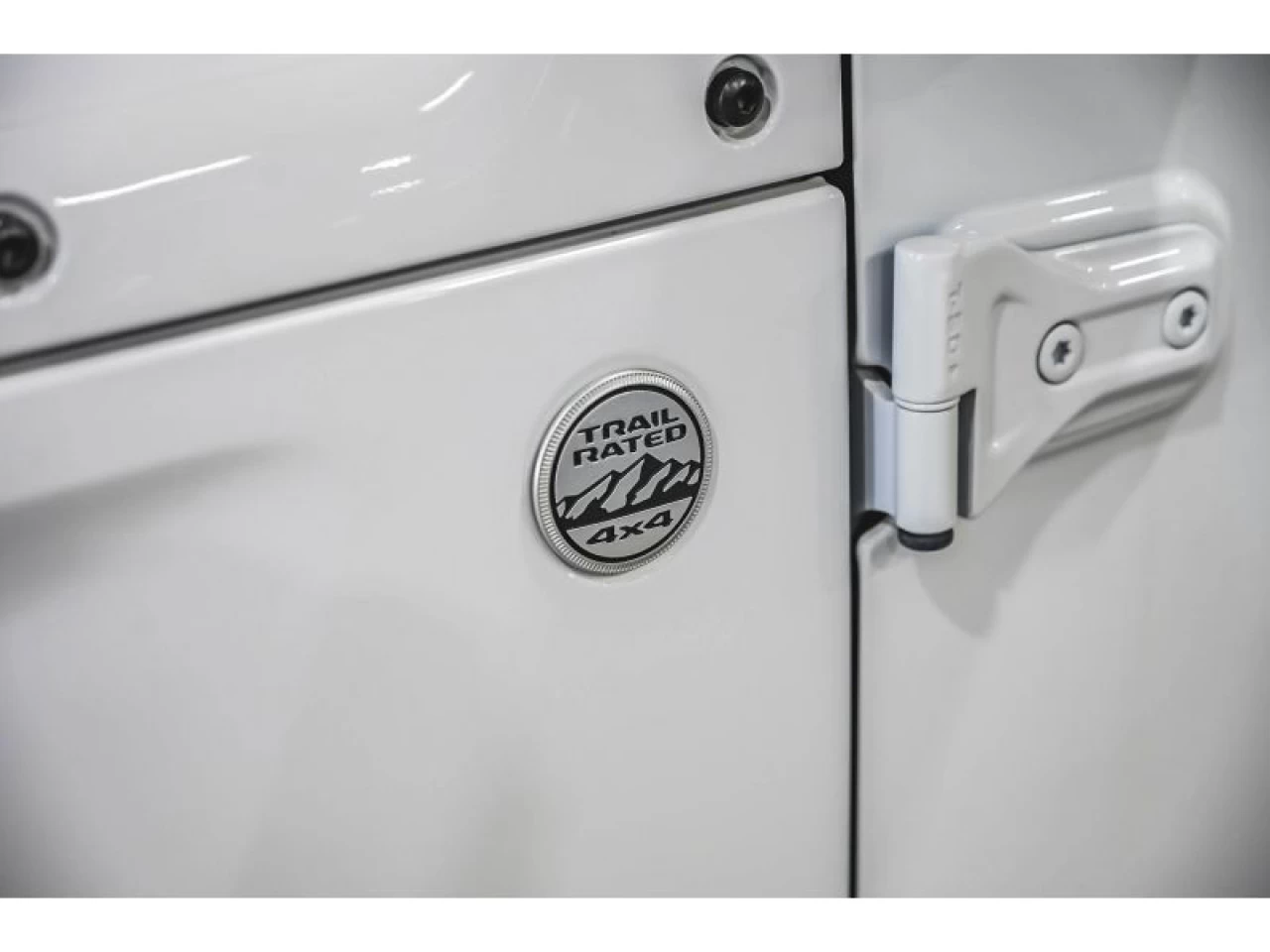 2023 Jeep Wrangler Sahara 4 Door 4x4 GROUPE REMORQUAGE Image principale