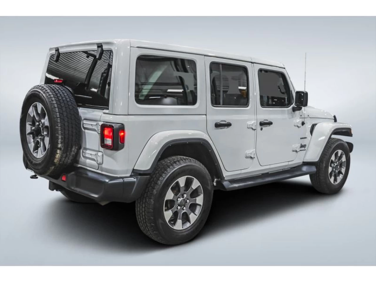 2023 Jeep Wrangler Sahara 4 Door 4x4 GROUPE REMORQUAGE Image principale