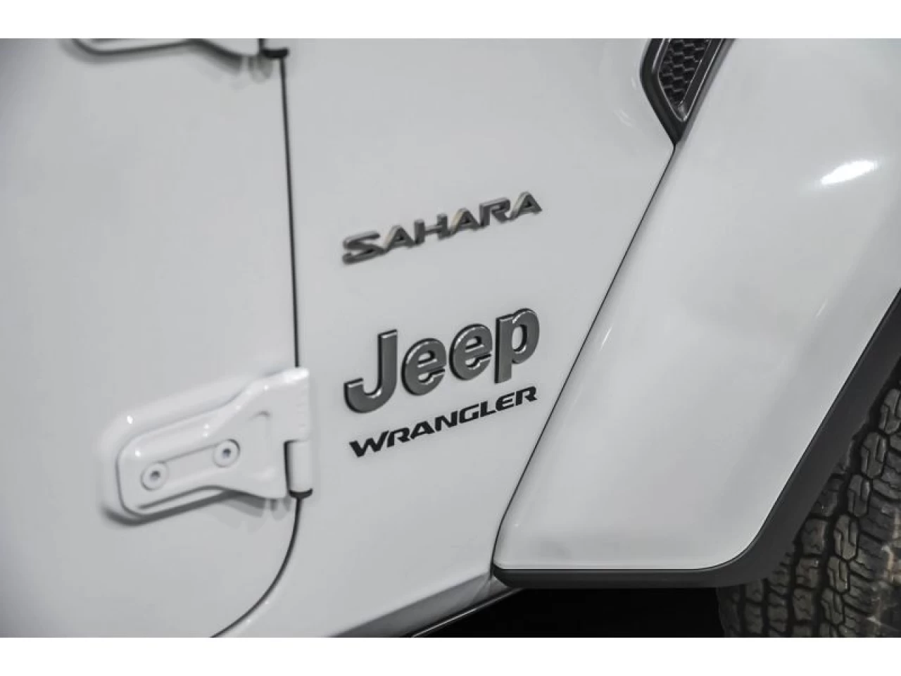 2023 Jeep Wrangler Sahara 4 Door 4x4 GROUPE REMORQUAGE Image principale