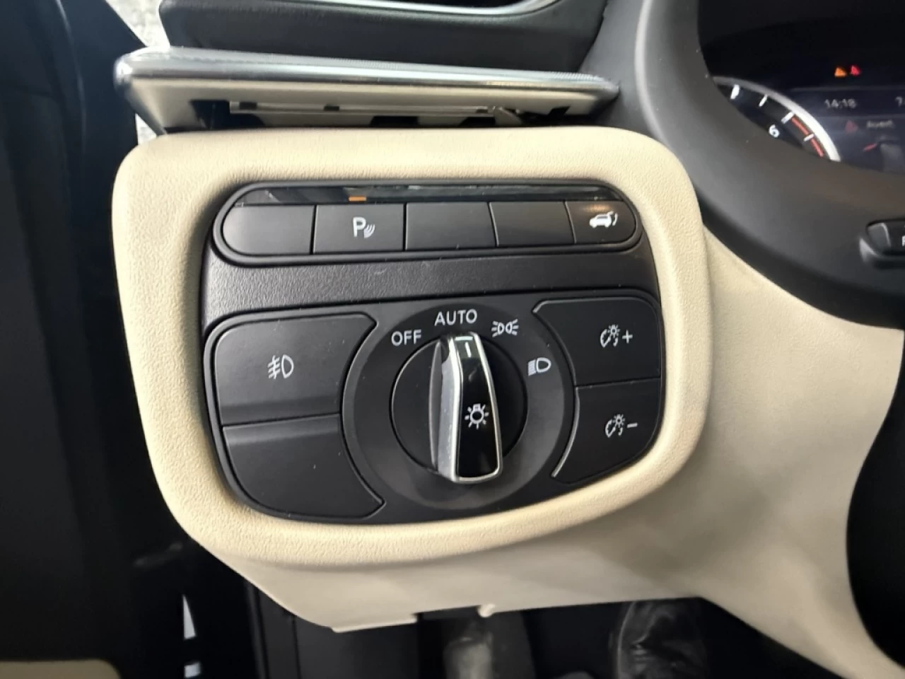 2019 Infiniti QX50 Luxe AWD CUIR TOIT PANO NAV ** APPROUVÉ À 99.9% ** Main Image