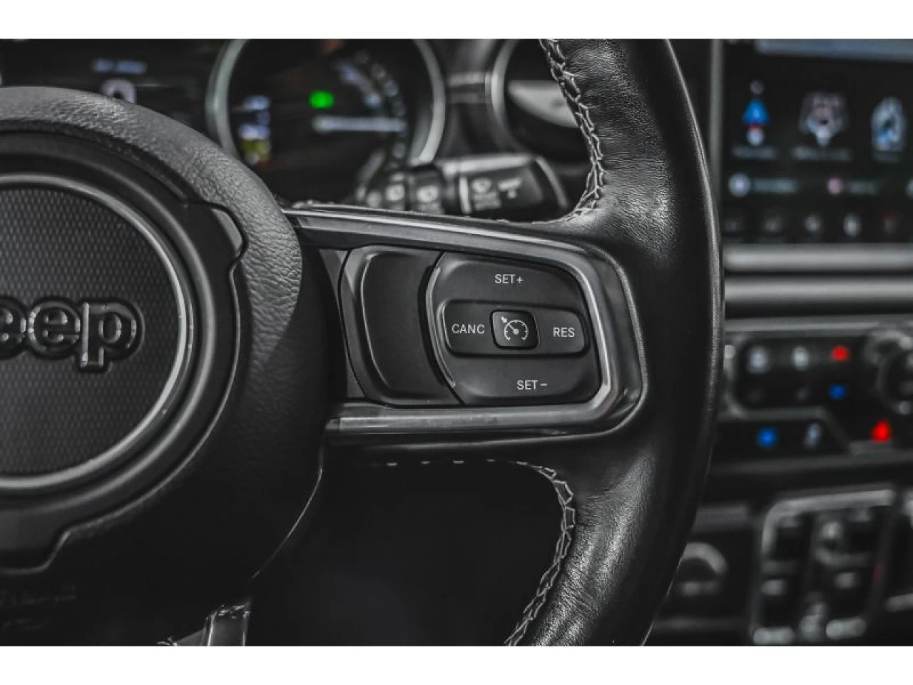 2022 Jeep Wrangler 4XE Unlimited Sahara 4x4 CUIR 2 TOITS Image principale