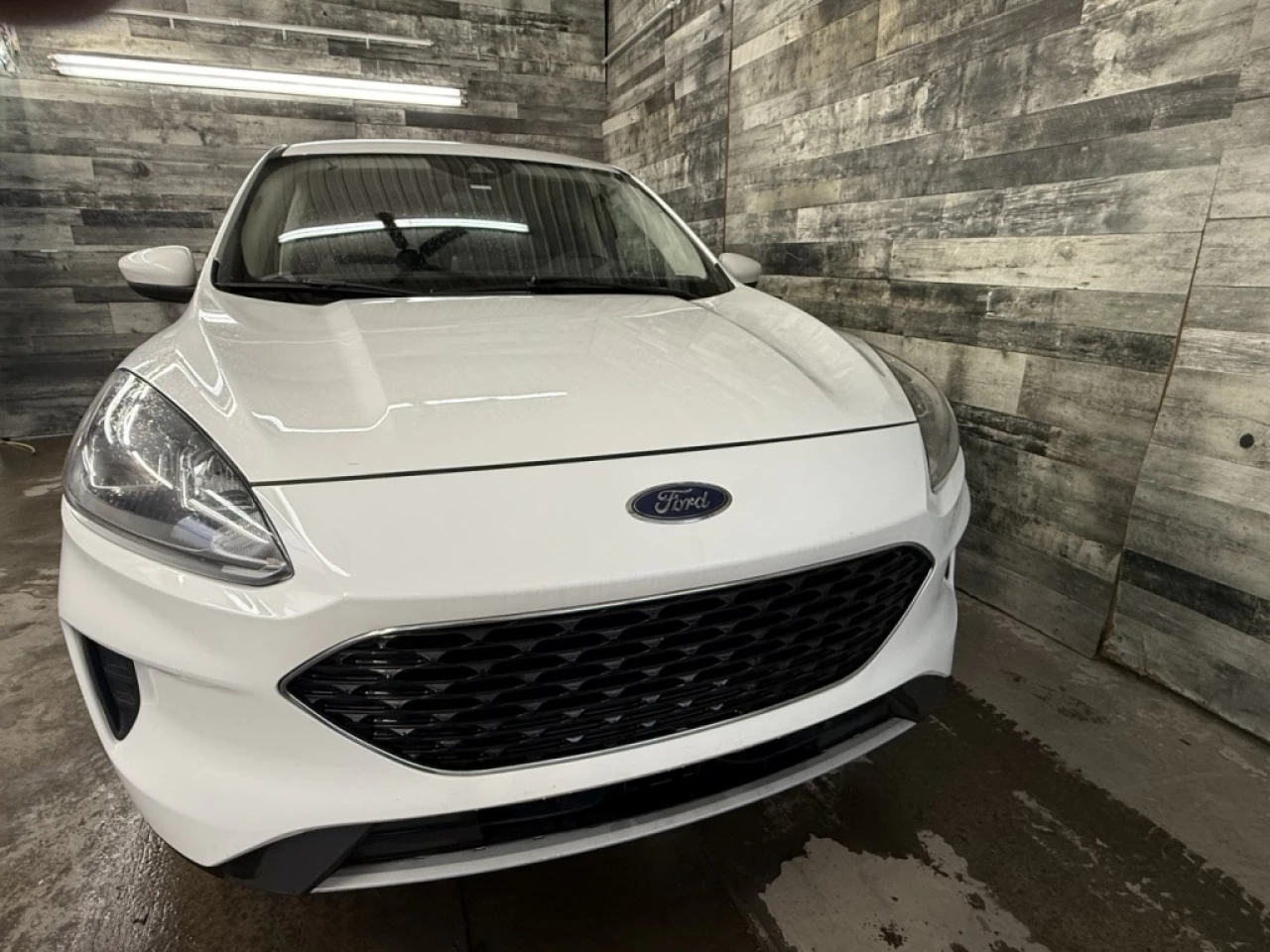 2021 Ford Escape SE AWD CAM DE RECUL ** APPROUVÉ À 99.9%** Image principale