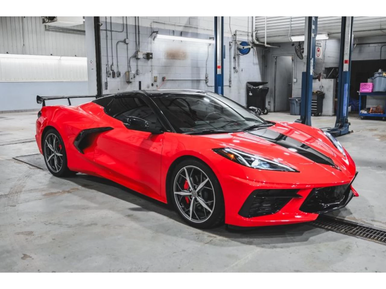 2023 Chevrolet Corvette 2LT CONVERTIBLE ÉCHAPPEMENT PERFORMANCE CARBON FLA Image principale