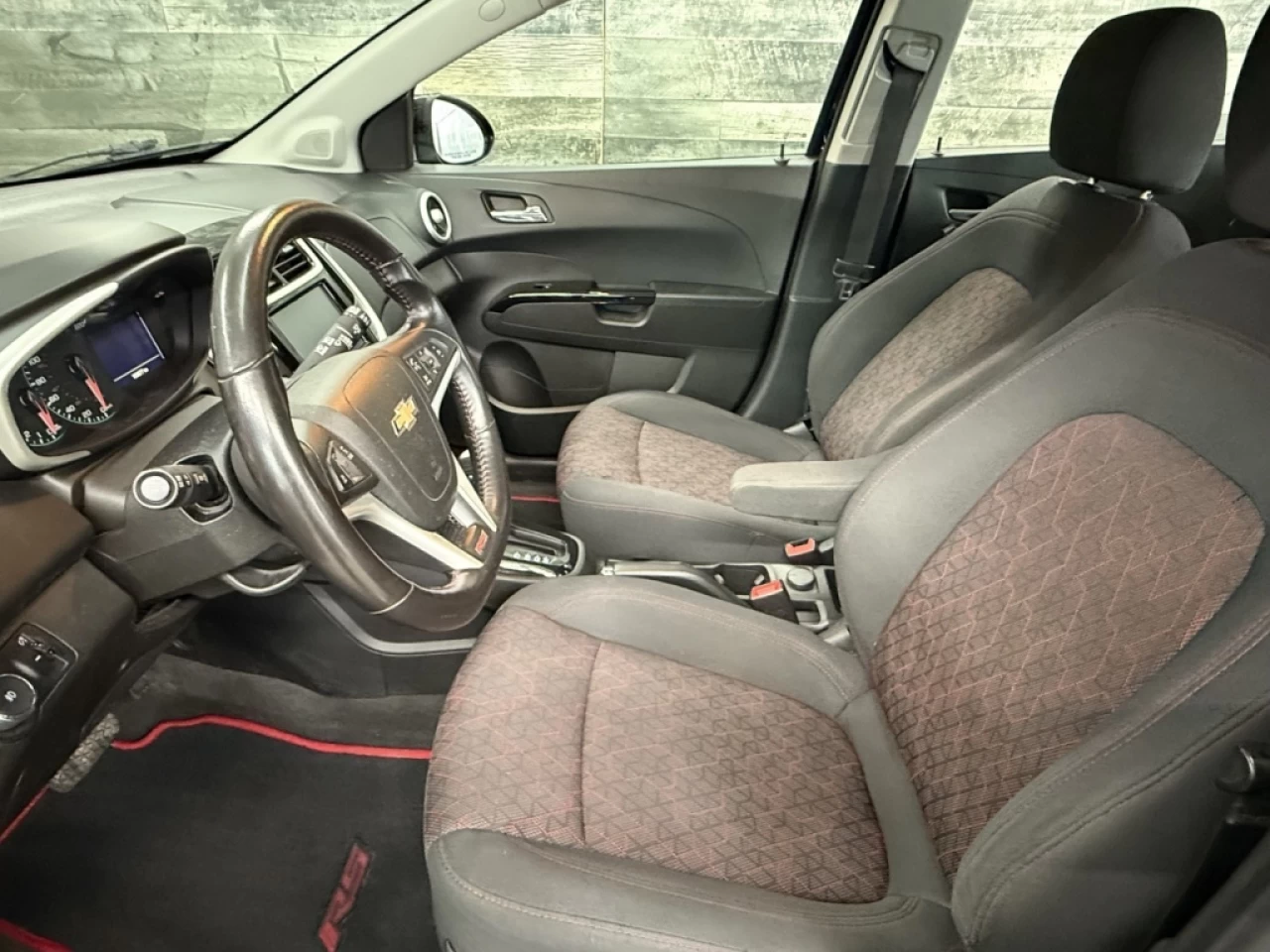 2017 Chevrolet Sonic LT Toit Cam de recul **ApprouvÉ À 99.9%** Image principale