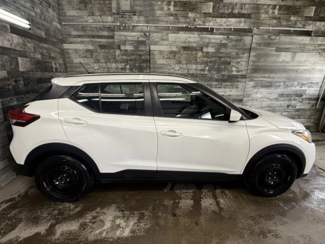 Nissan Kicks SV Bluetooth sieges chauffant commande au volant** 2019