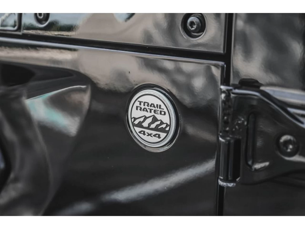 2023 Jeep Wrangler Sahara GROUPE REMORQUAGE TOIT SKY ONE-TOUCH Image principale