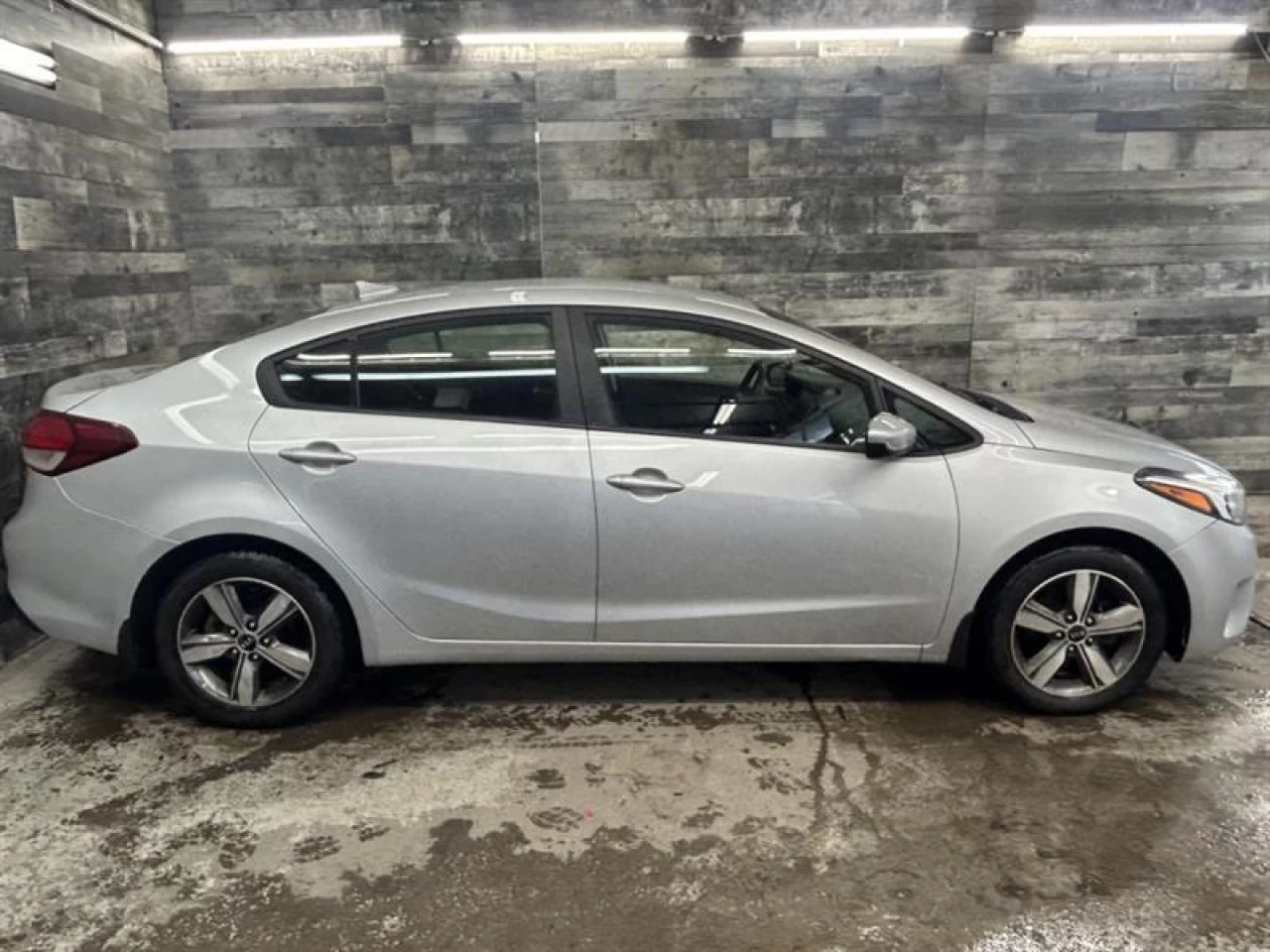 2018 Kia Forte Auto Cam de Recul S. Chauffant ** APPROUVÉE 99.9% Main Image