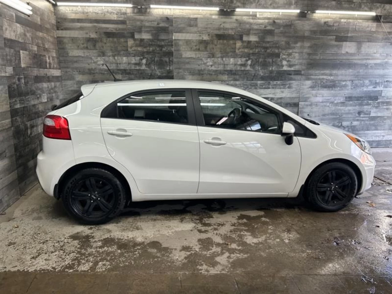 2014 Kia Rio LX Auto Bluetooth Mags ** APPROUVÉE 99,9% ** Image principale