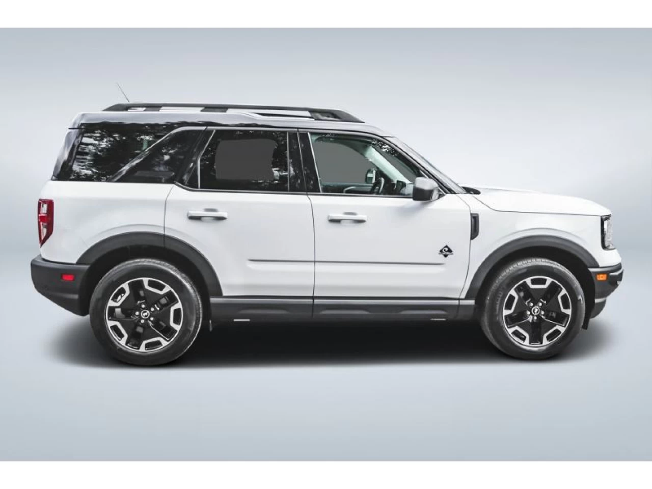 2024 Ford Bronco Outer Banks 4x4 TECH PACKAGE Main Image