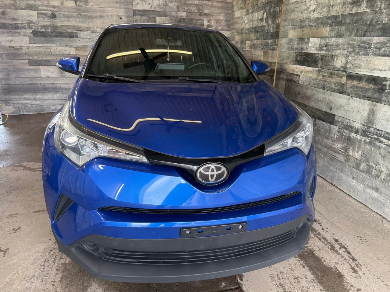2019 Toyota C-HR XLE Image principale
