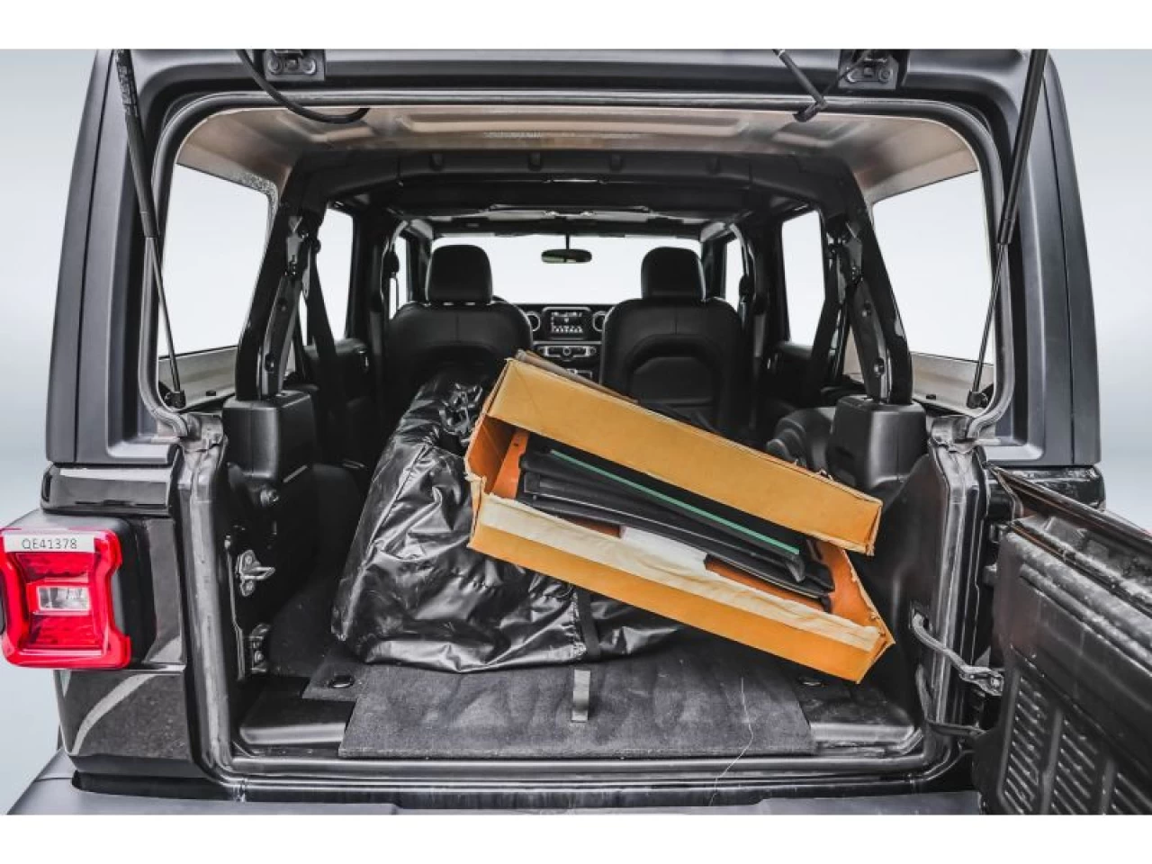 2021 Jeep Wrangler Unlimited Sahara CUIR 2 TOITS SYSTEME ALPINE Image principale