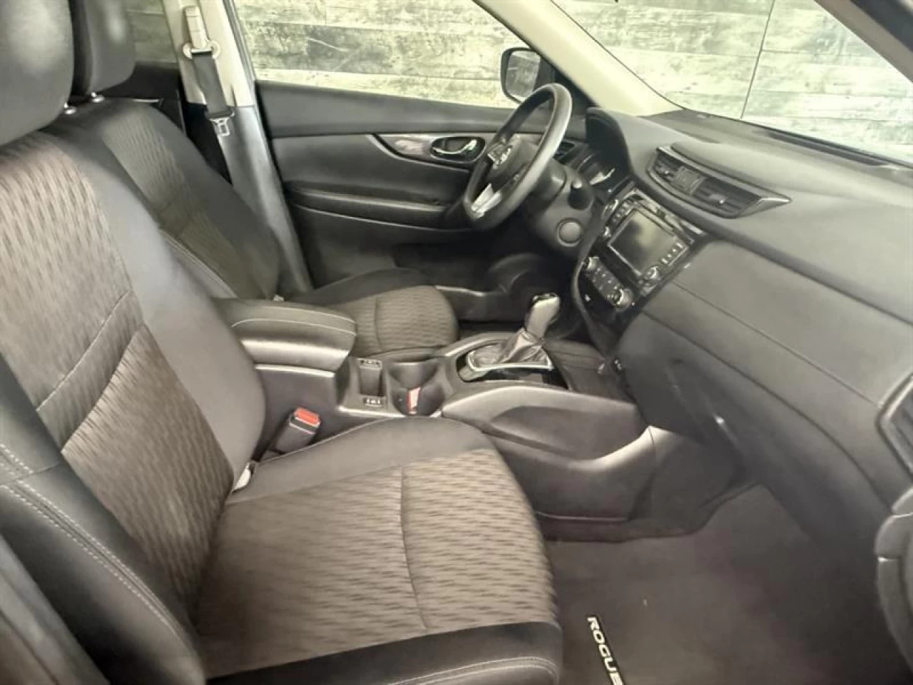 2019 Nissan Rogue SV AWD TOIT PANO CAM DE RECUL** APPROUVÉ À 99.9% * Main Image
